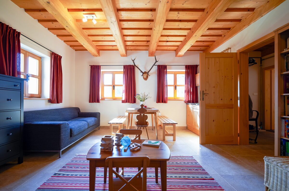 Large room with antlers and lounge seating
